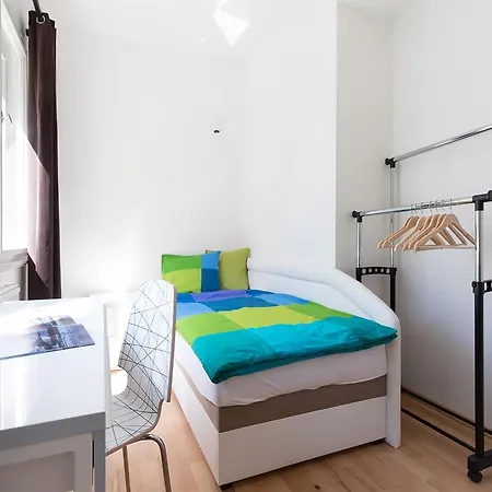 Hanan's Benedikt Lejlighed *